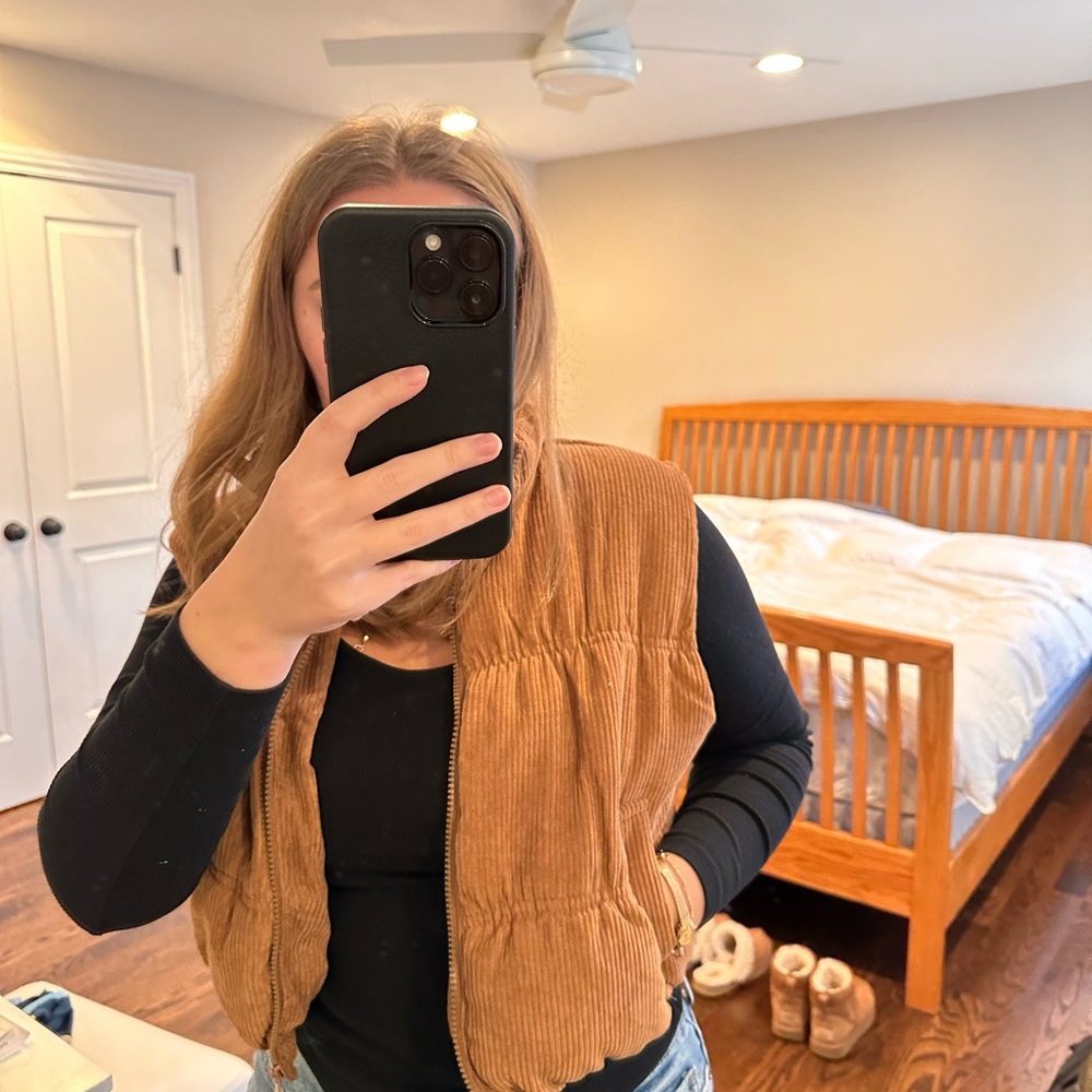 Women’s puffer cropped vest